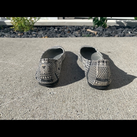 Geometric Ballet Flats - Picture 3 of 4